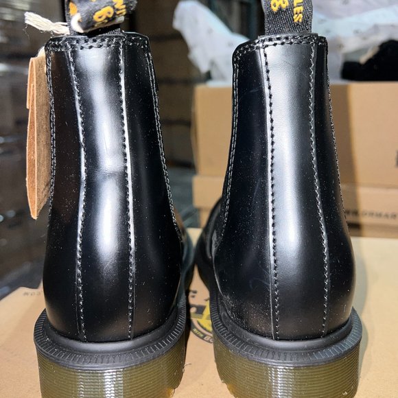 NIB Dr. Martens 2976 Smooth Leather Chelsea Boots - Picture 5 of 9
